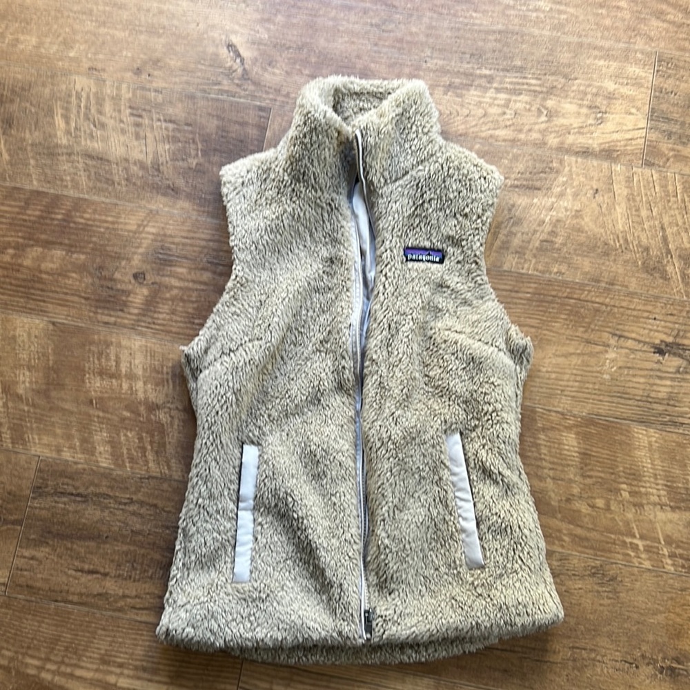 Cream colored xs Patagonia vest. Non smoking no pet home. Like new condition